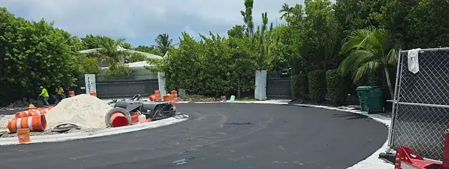 Belle Meade Island Roundabout: Fresh asphalt around the island