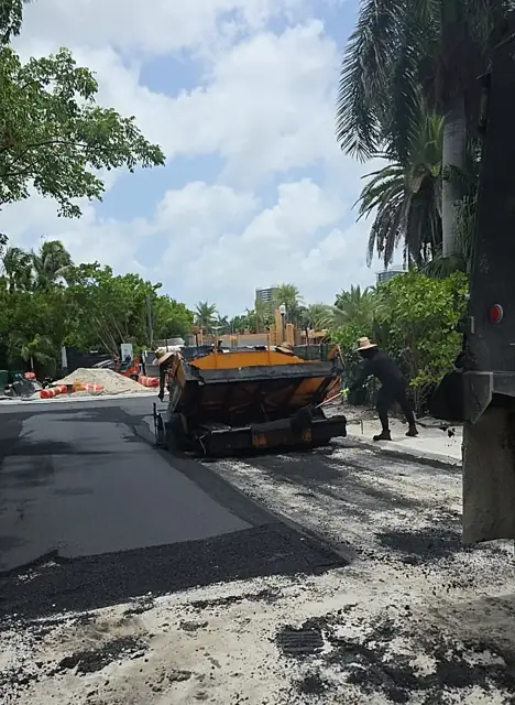 Belle Meade Island Roundabout: Paver crew placing asphalt