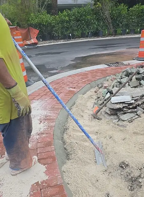 Belle Meade Island Roundabout: Curved paver apron with edge restraint