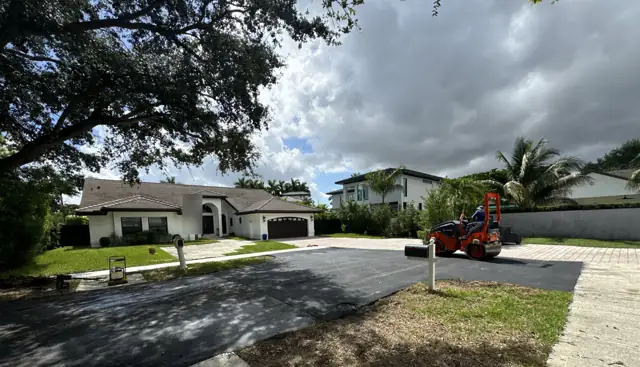 Residential Street Paving, Miami Lakes: After: cul-de-sac with the roller on the final passes