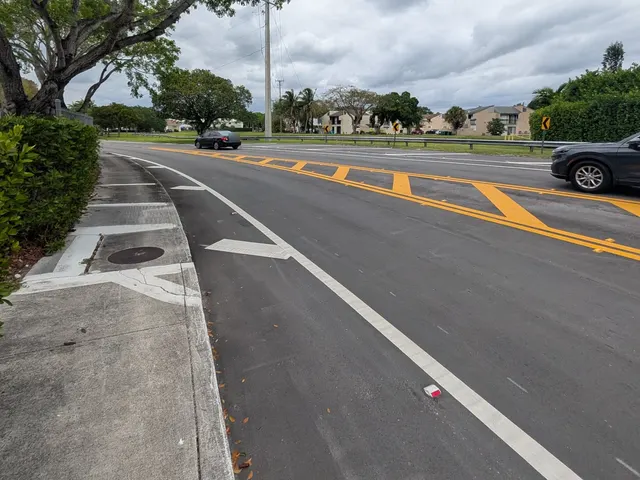 Palmetto Bay Median, Bike Lane & Striping Improvements: Edge line, turn arrow and crosshatched median along the curb line
