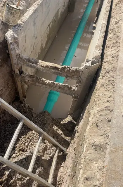 West Little River Sewer & Resurfacing: Pipe laid inside the trench box
